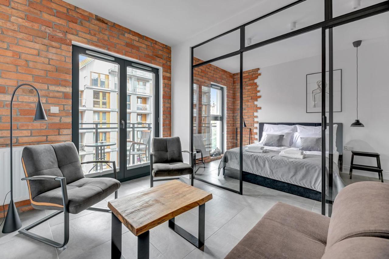Aura III Apartments & Free Parking By Downtown Apartments 그단스크 외부 사진