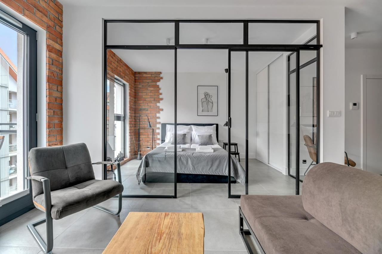 Aura III Apartments & Free Parking By Downtown Apartments 그단스크 외부 사진