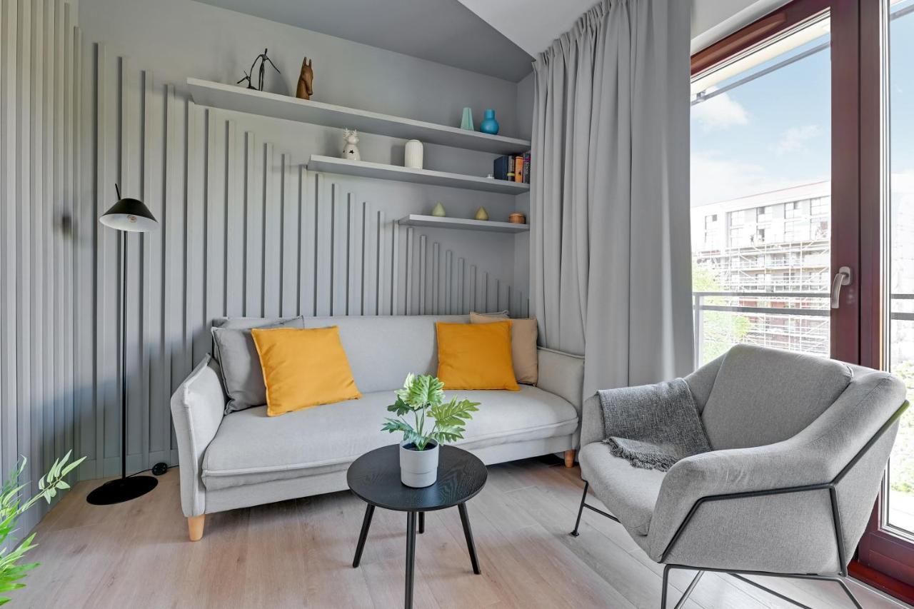 Aura III Apartments & Free Parking By Downtown Apartments 그단스크 외부 사진