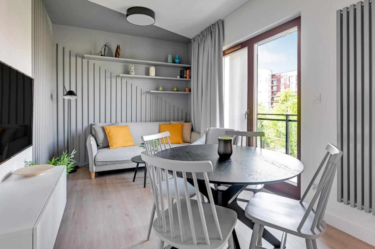 Aura III Apartments & Free Parking By Downtown Apartments 그단스크 외부 사진