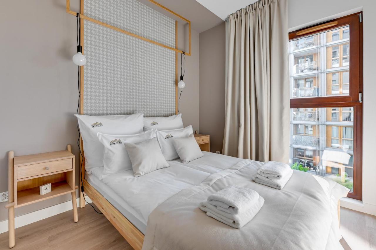 Aura III Apartments & Free Parking By Downtown Apartments 그단스크 외부 사진