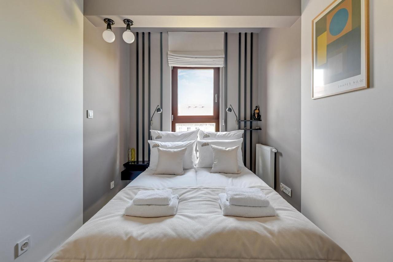 Aura III Apartments & Free Parking By Downtown Apartments 그단스크 외부 사진