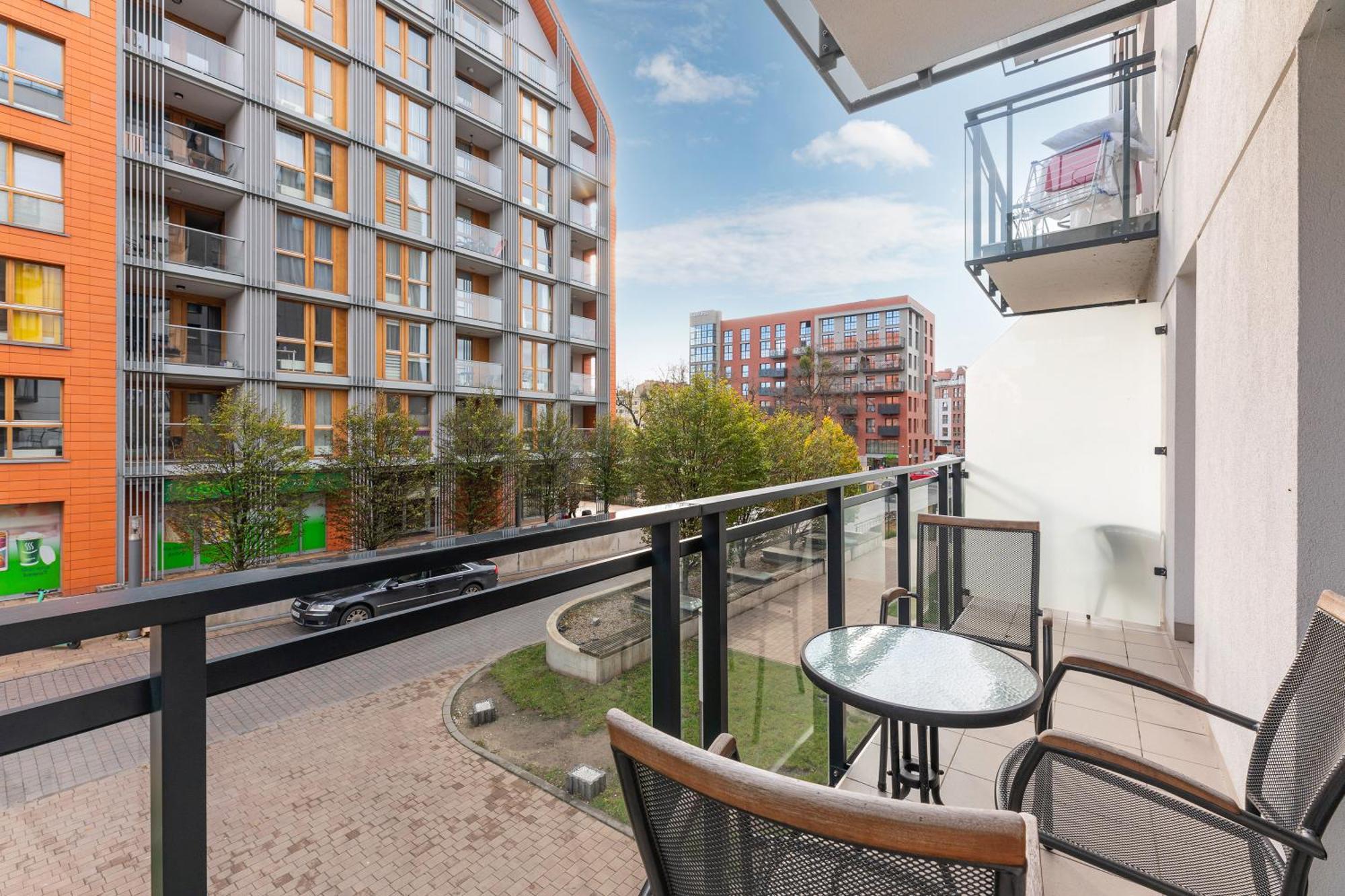 Aura III Apartments & Free Parking By Downtown Apartments 그단스크 외부 사진